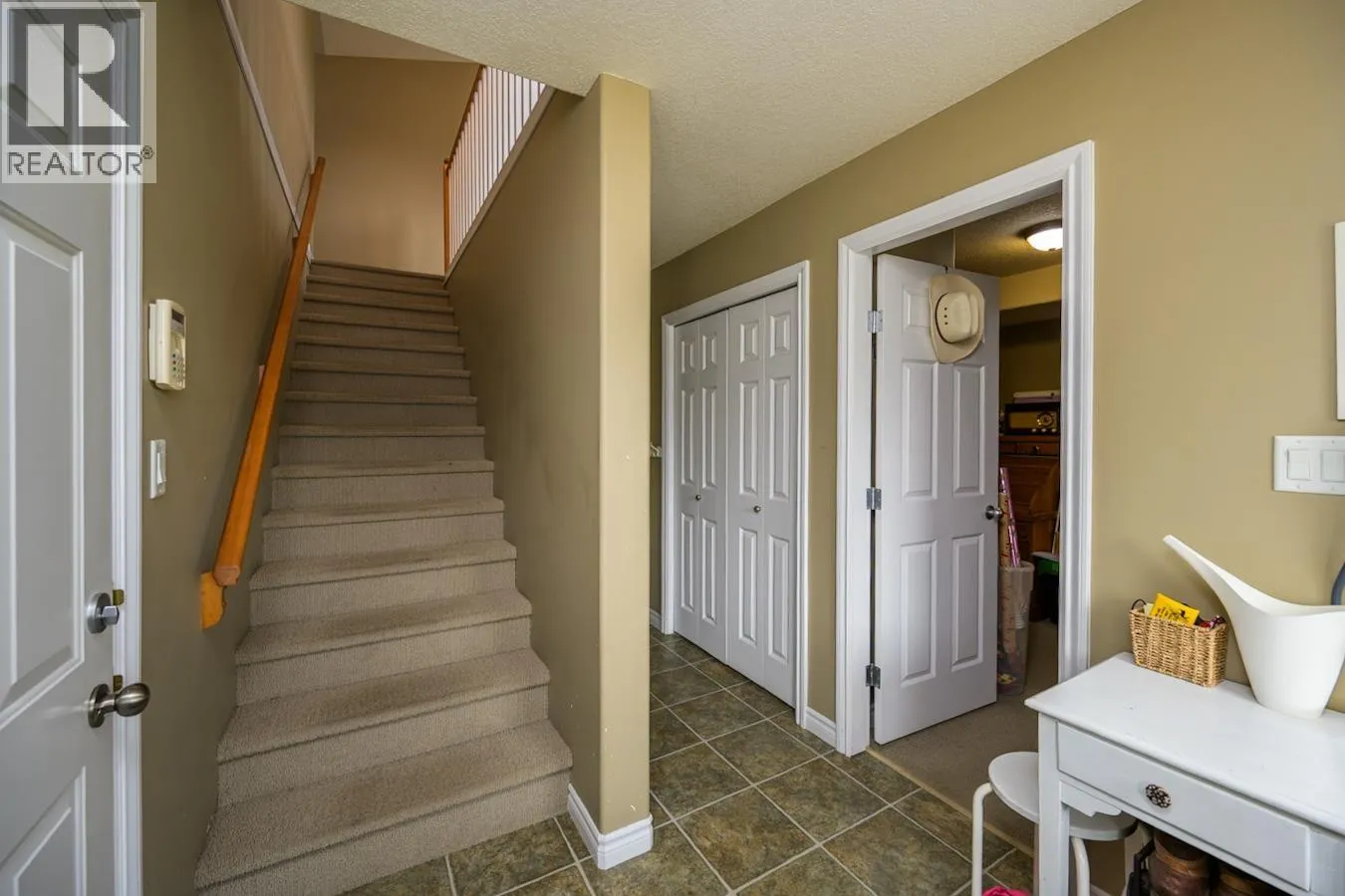 927 CLARE CRESCENT
