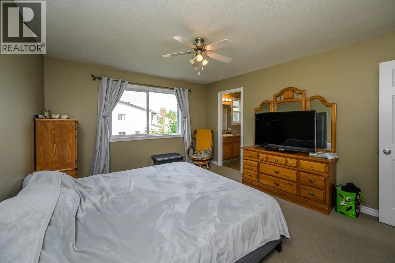 927 CLARE CRESCENT