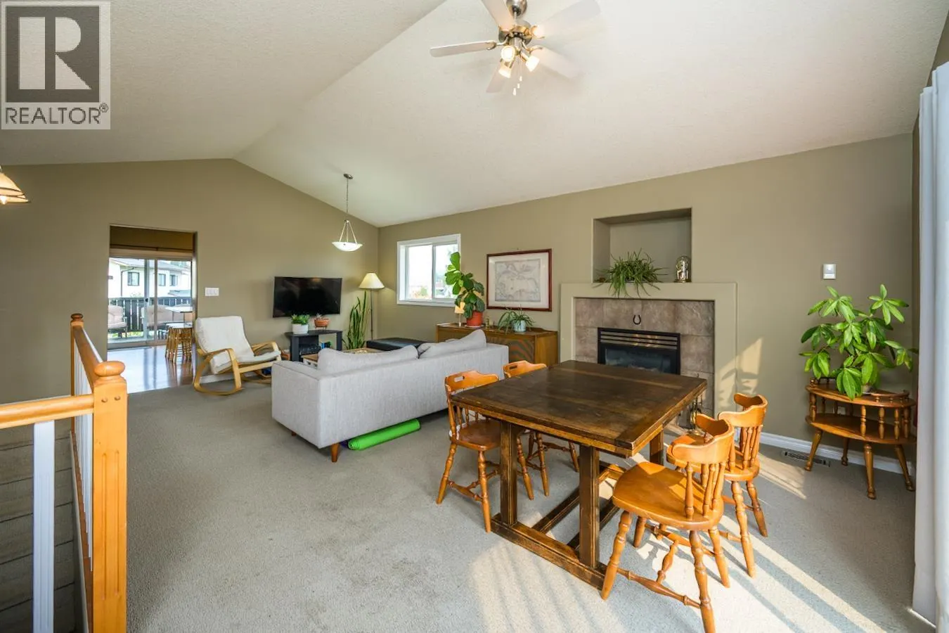927 CLARE CRESCENT