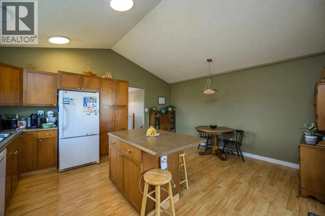 927 CLARE CRESCENT