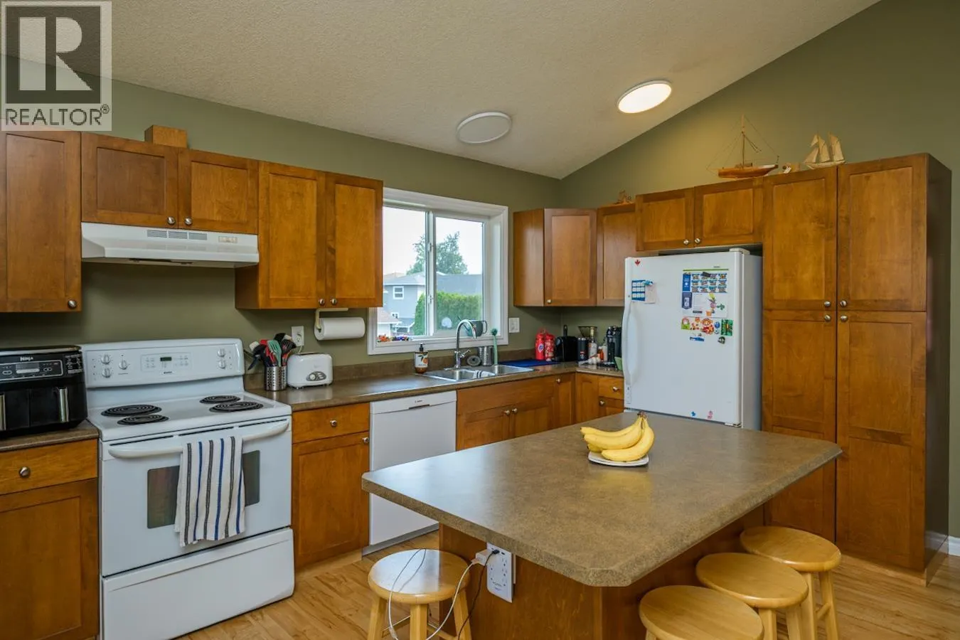 927 CLARE CRESCENT