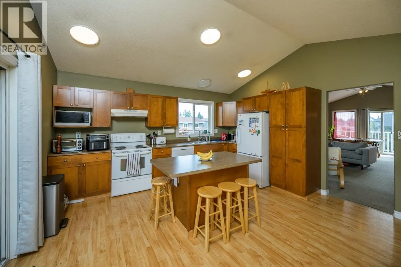 927 CLARE CRESCENT