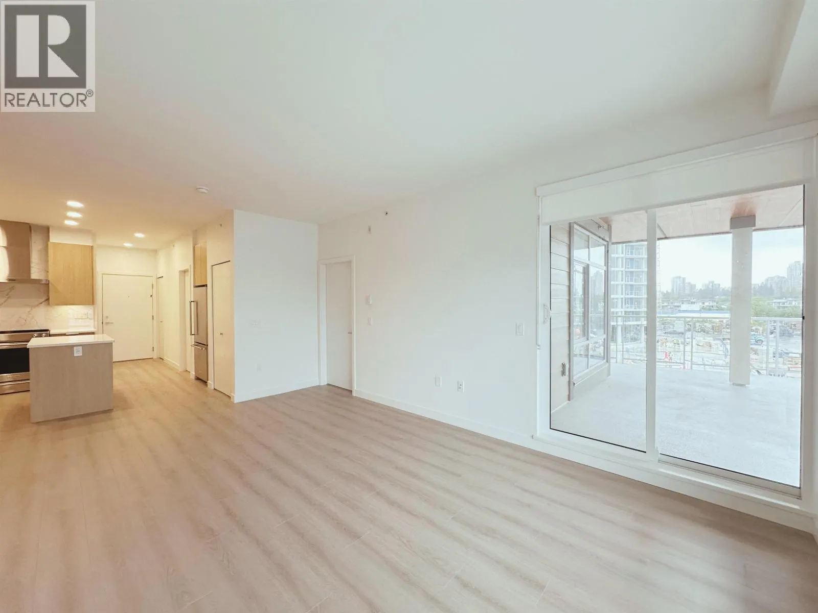 405 7799 17TH STREET