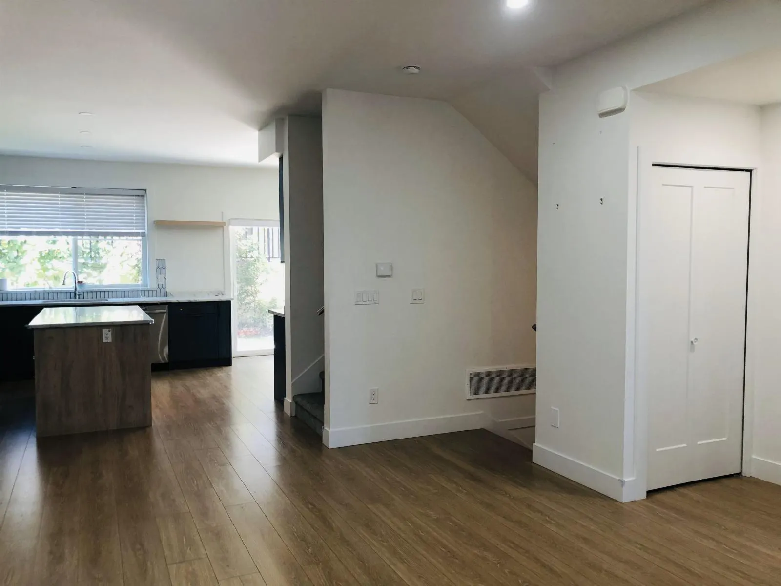 15 14355 62 AVE