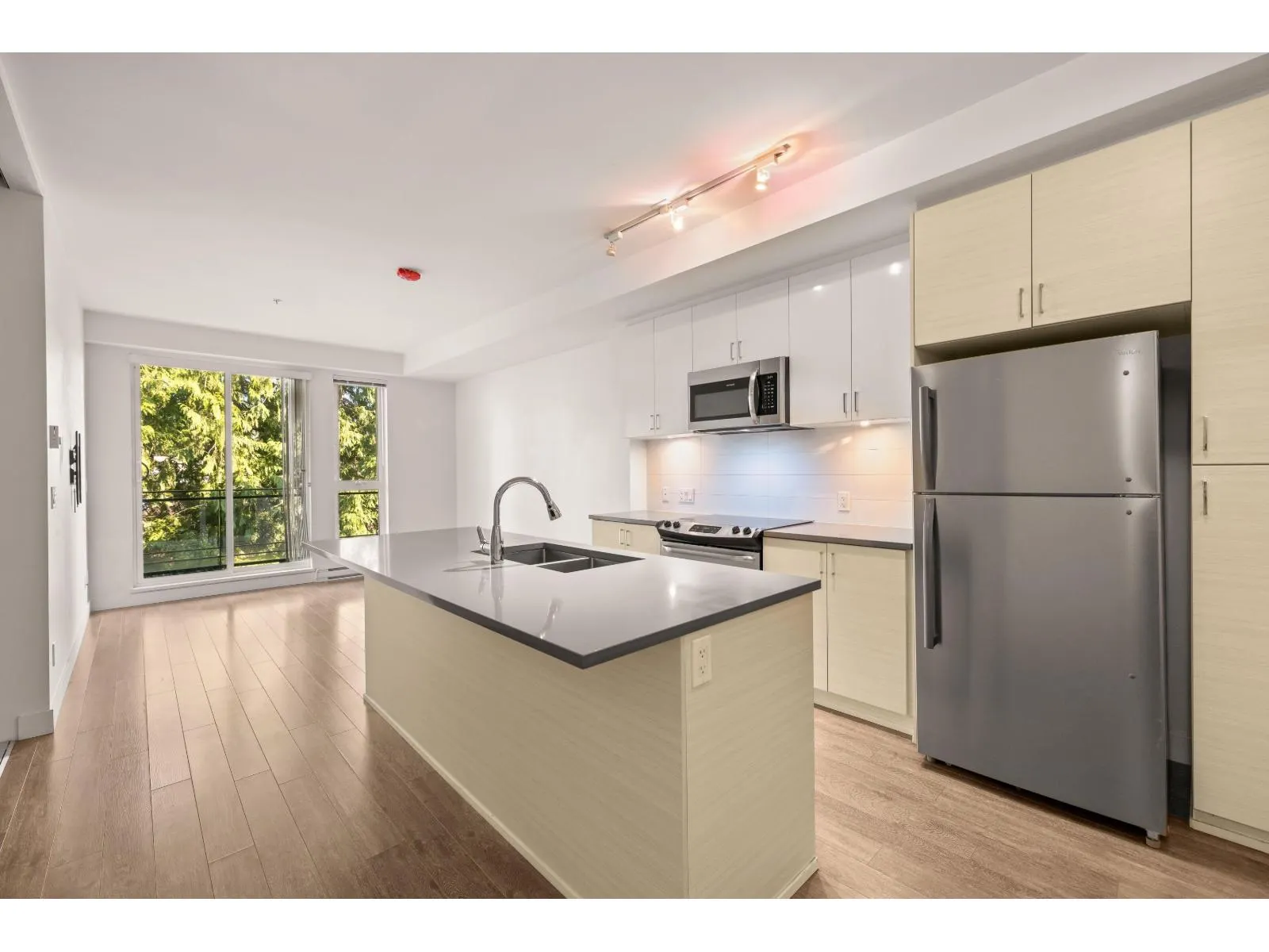 306 13919 FRASER HIGHWAY