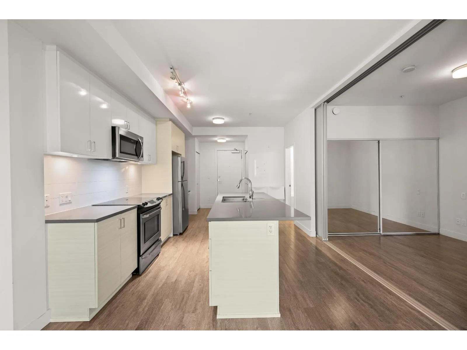 306 13919 FRASER HIGHWAY