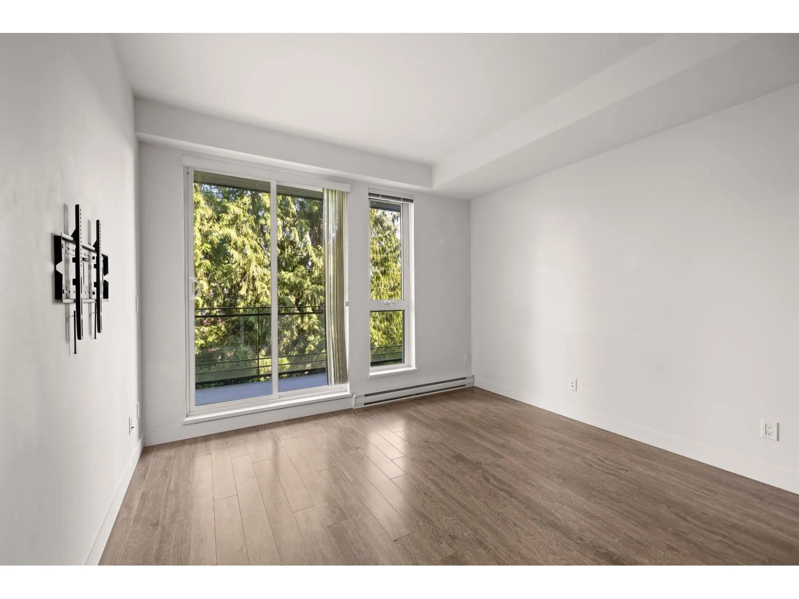 306 13919 FRASER HIGHWAY
