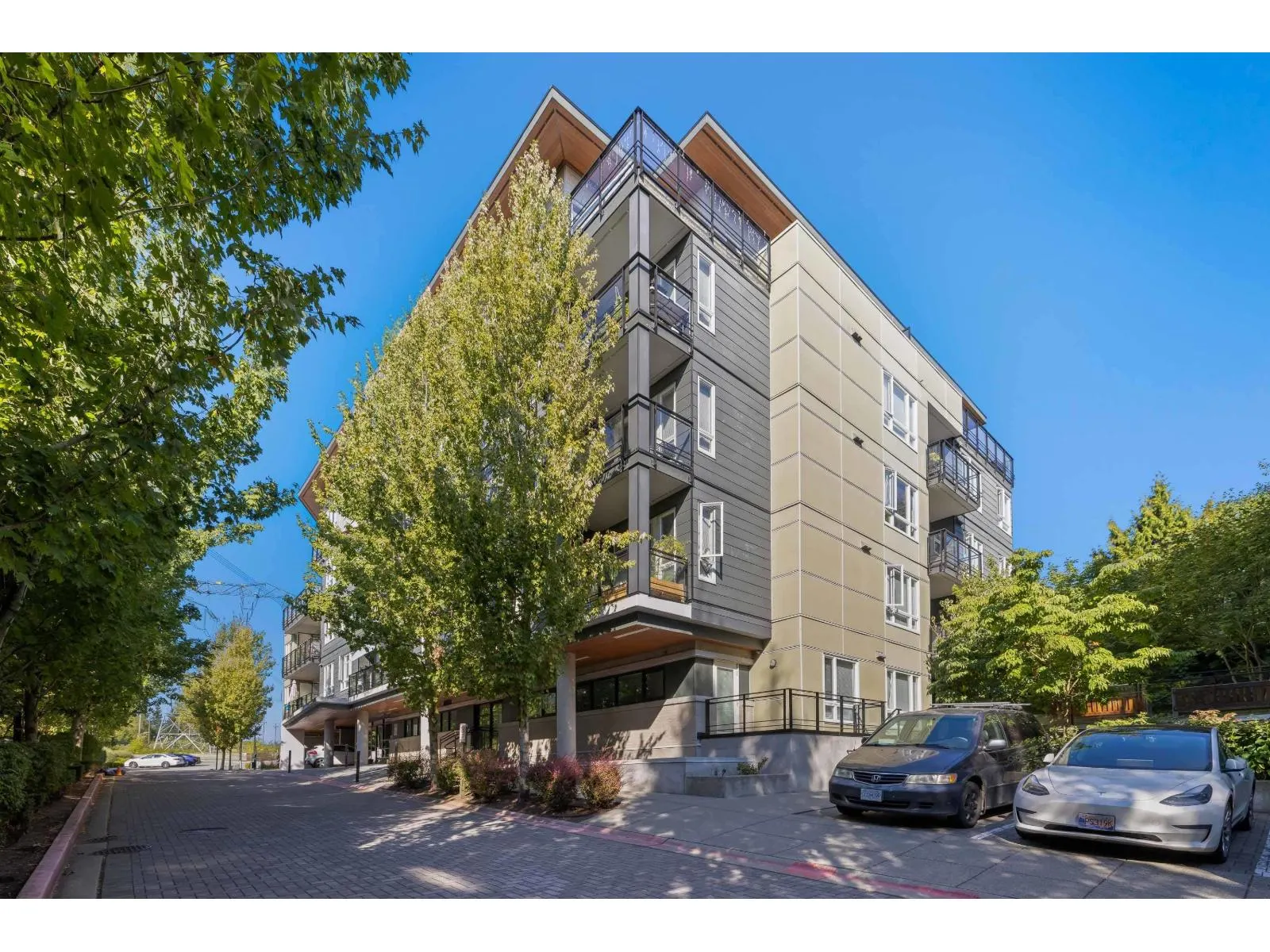 306 13919 FRASER HIGHWAY