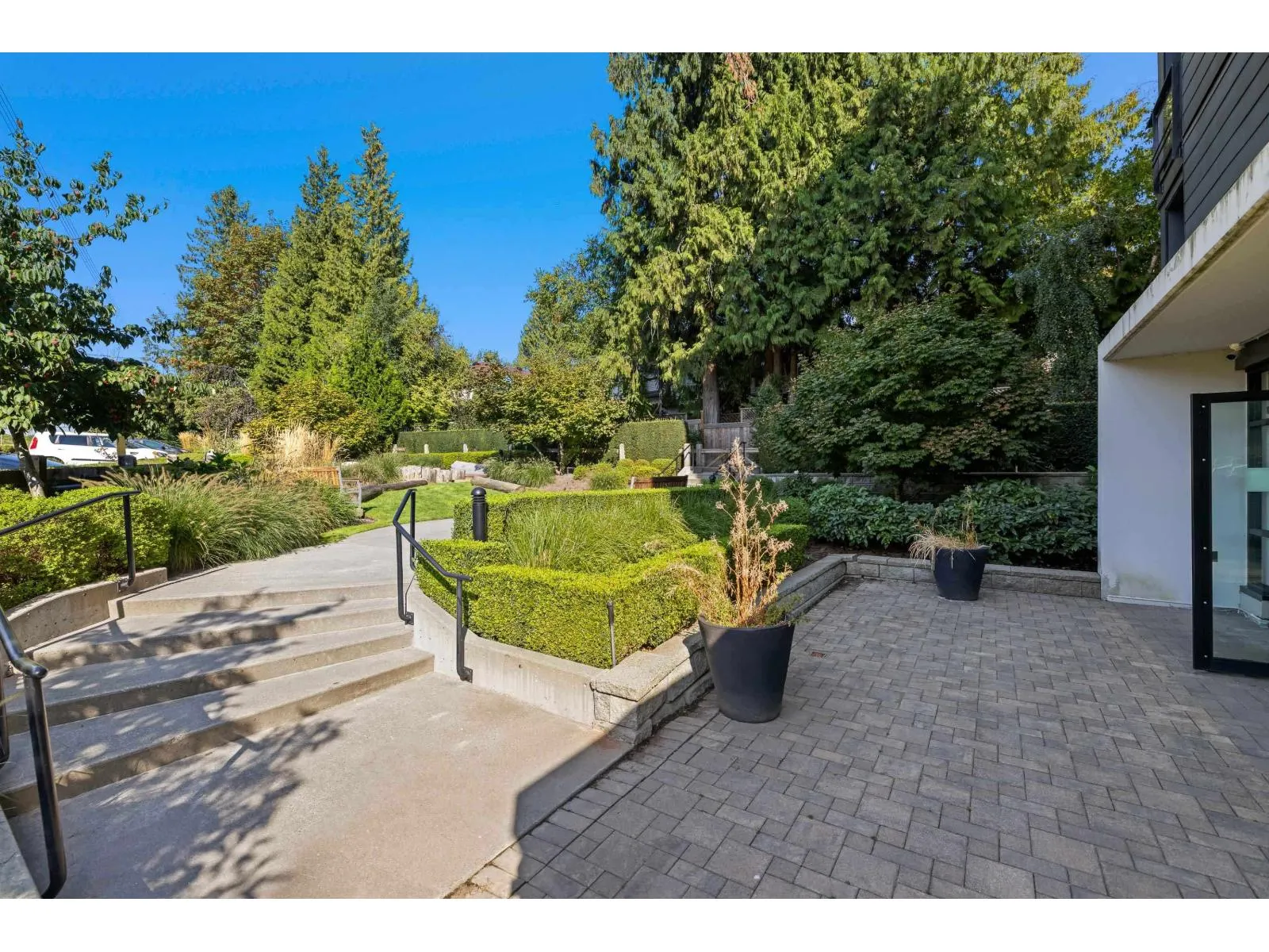 306 13919 FRASER HIGHWAY