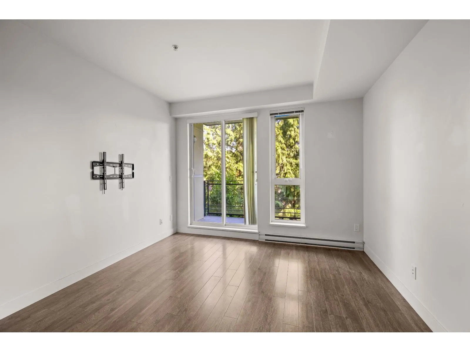306 13919 FRASER HIGHWAY
