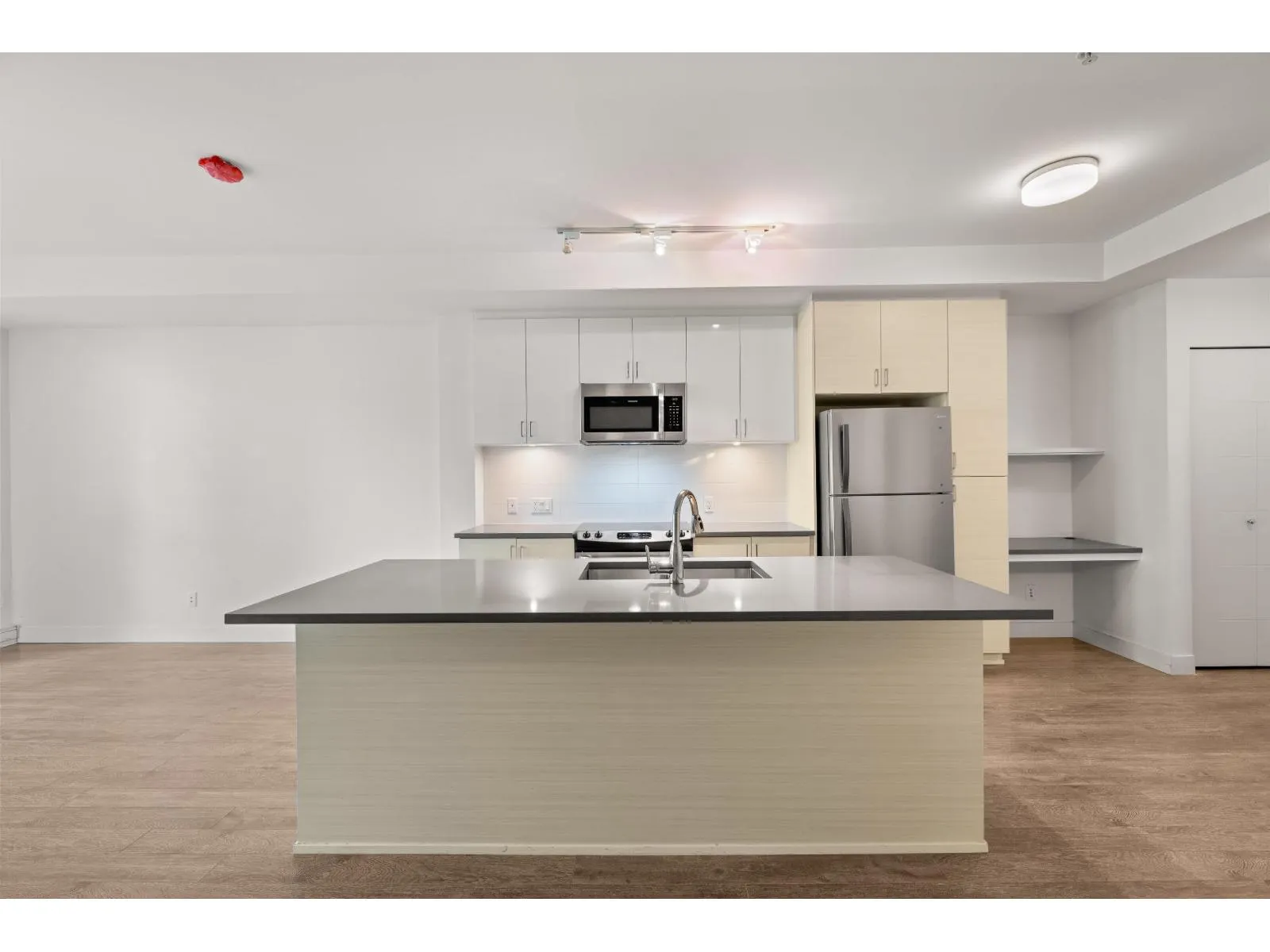 306 13919 FRASER HIGHWAY