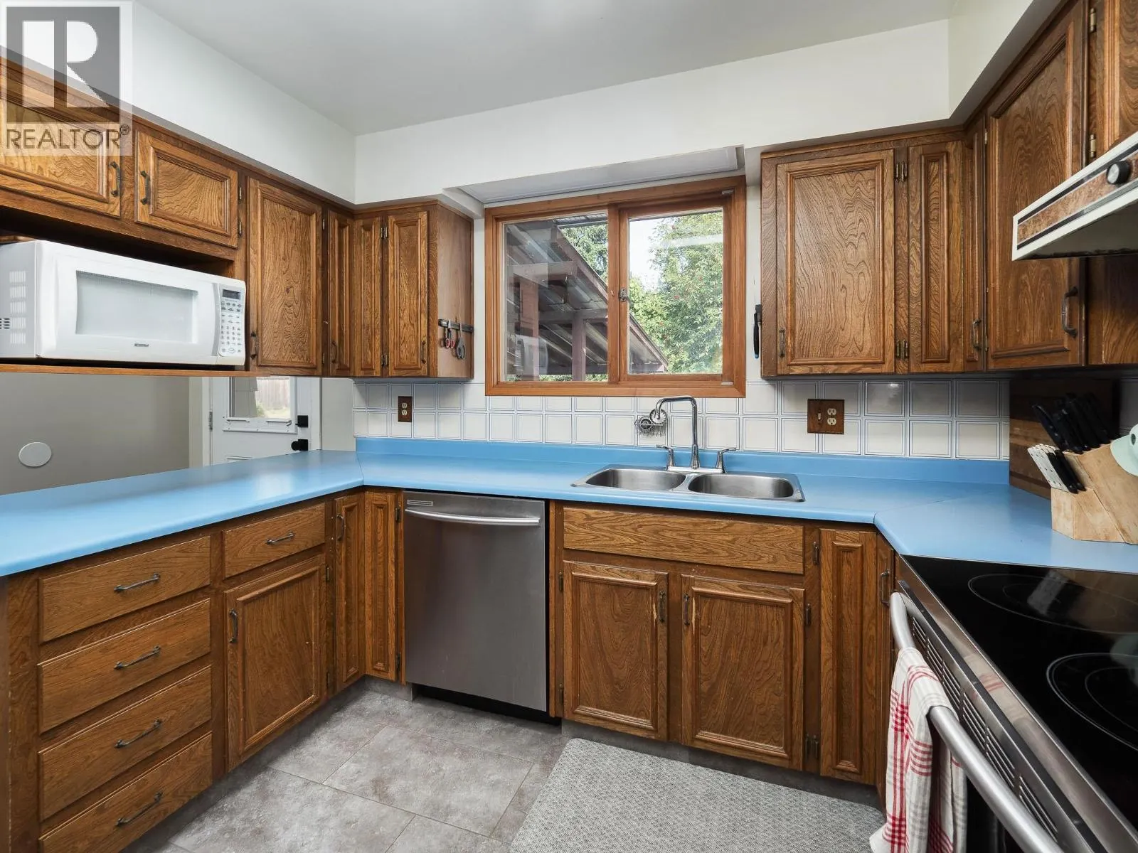 3012 BERWICK DRIVE