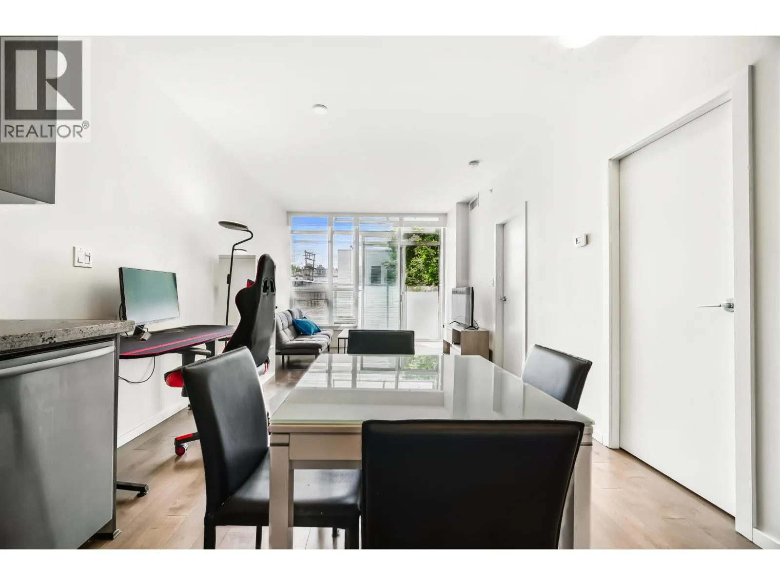 201 63 W 2ND AVENUE