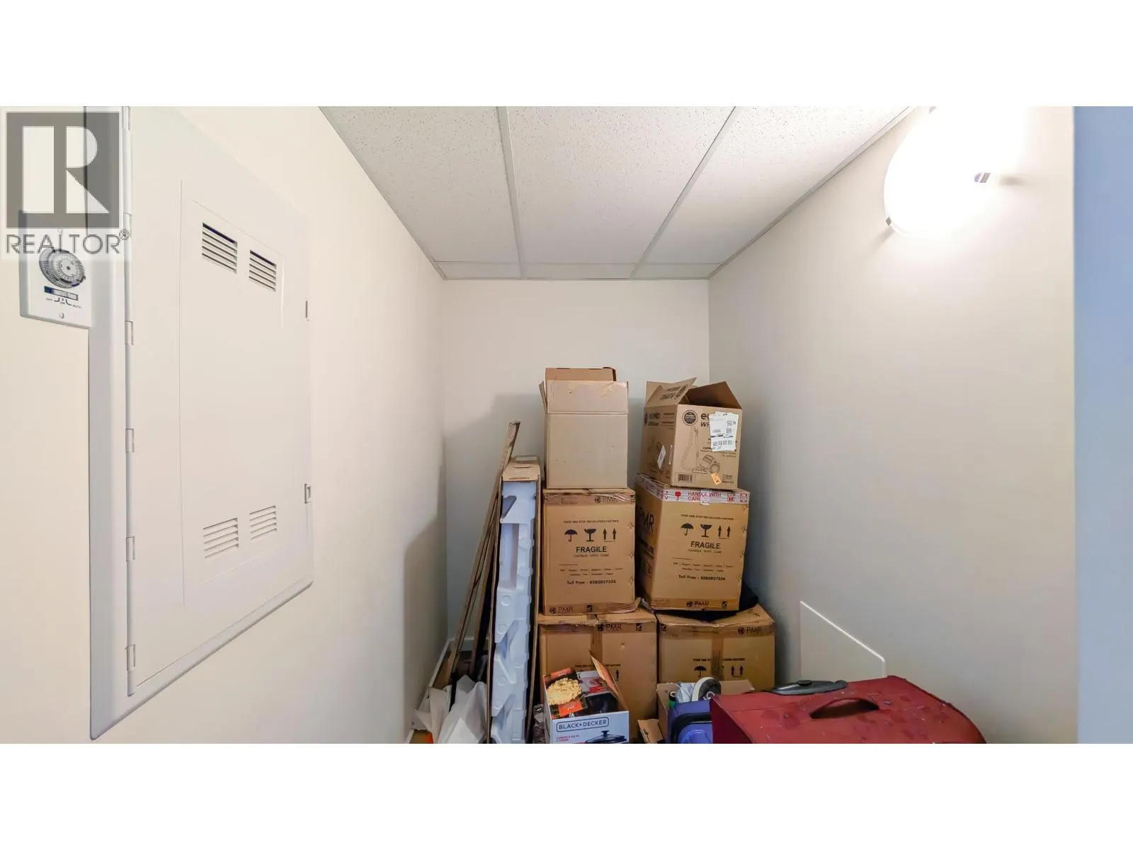 201 63 W 2ND AVENUE