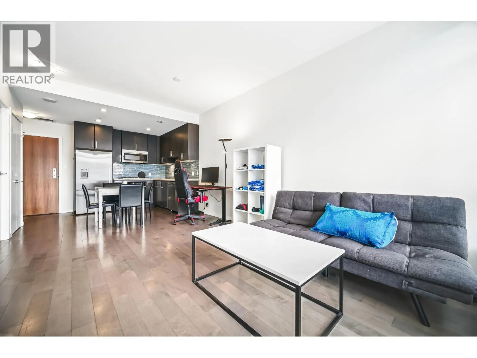201 63 W 2ND AVENUE