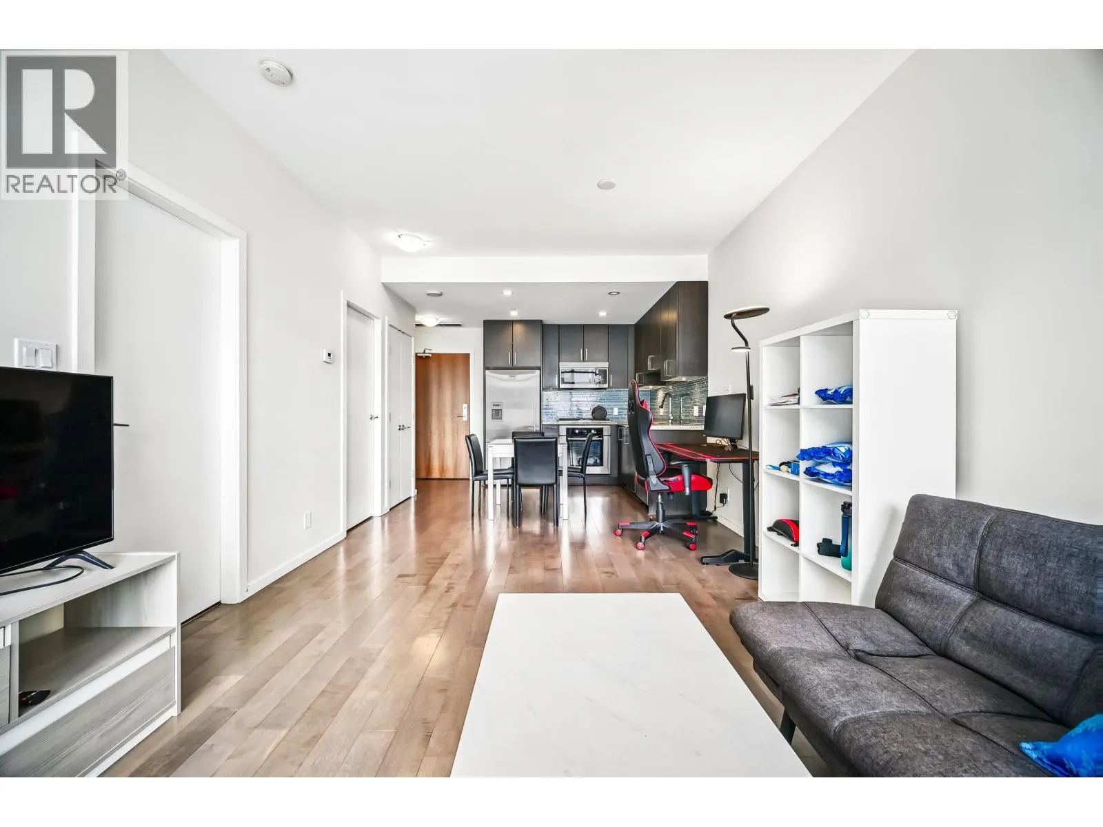 201 63 W 2ND AVENUE