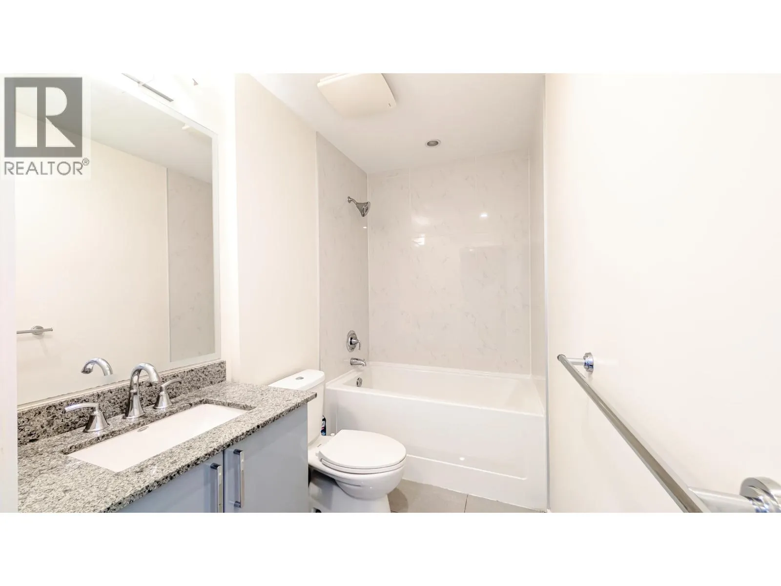 201 63 W 2ND AVENUE