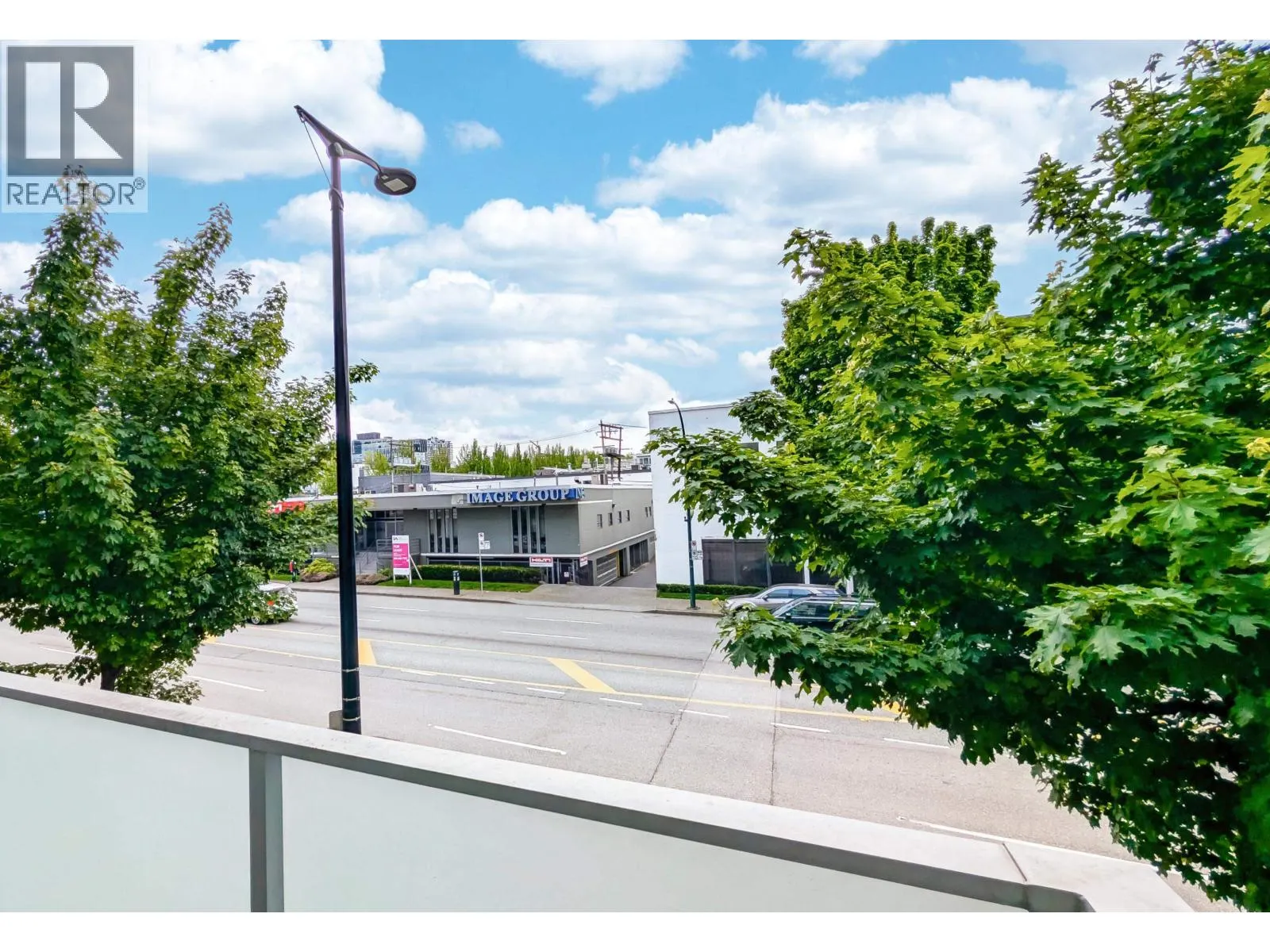 201 63 W 2ND AVENUE