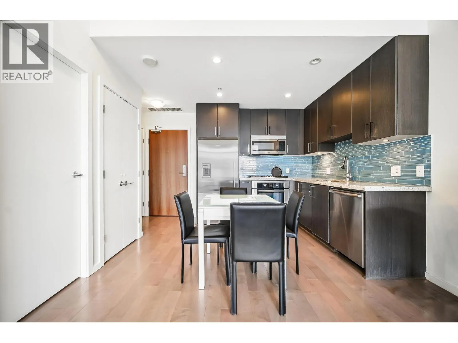 201 63 W 2ND AVENUE