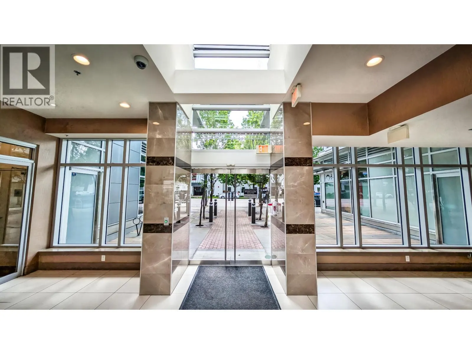 201 63 W 2ND AVENUE