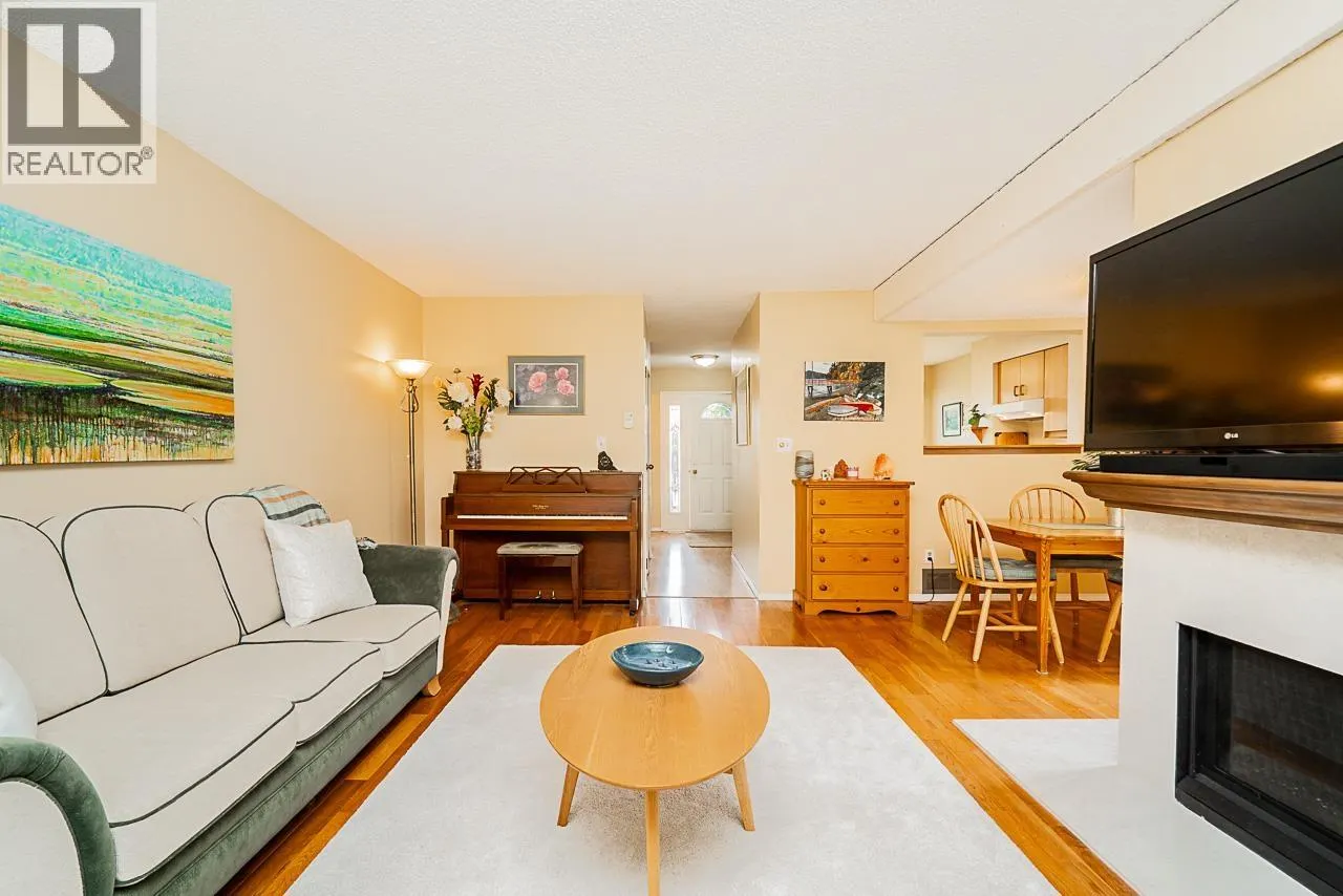 4863 HICKORY COURT