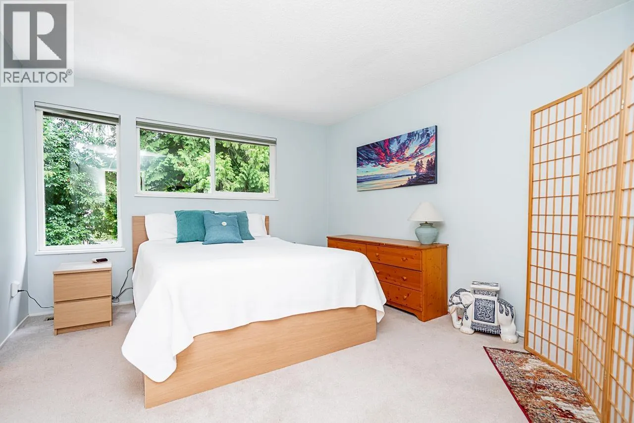 4863 HICKORY COURT