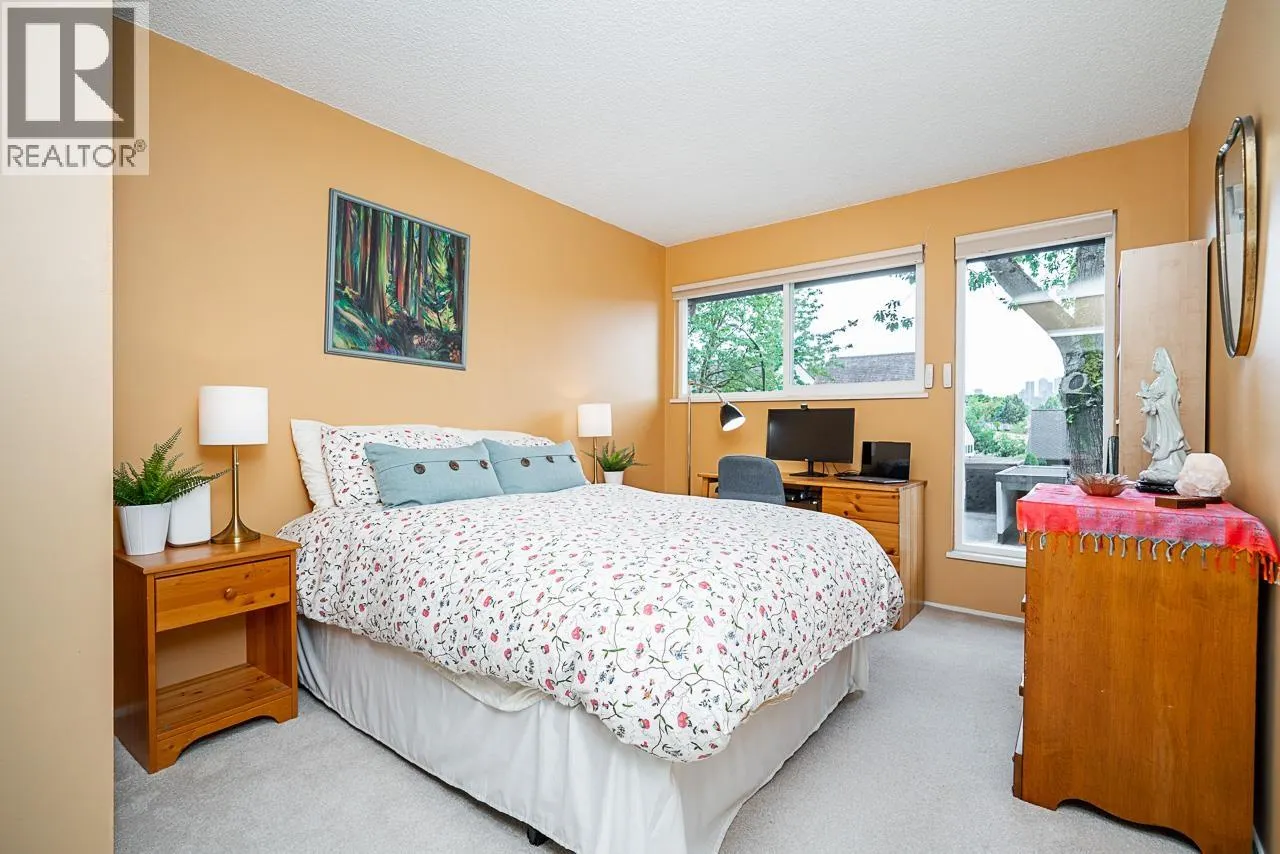 4863 HICKORY COURT