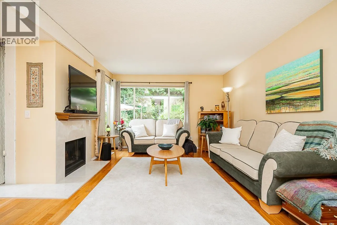 4863 HICKORY COURT