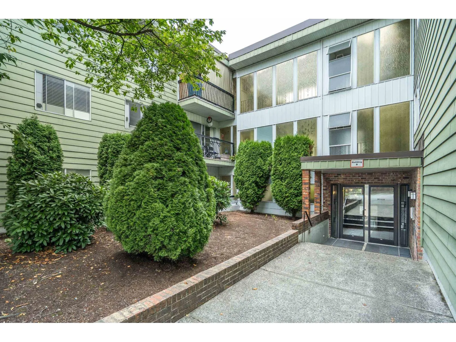 392C 8635 120 STREET