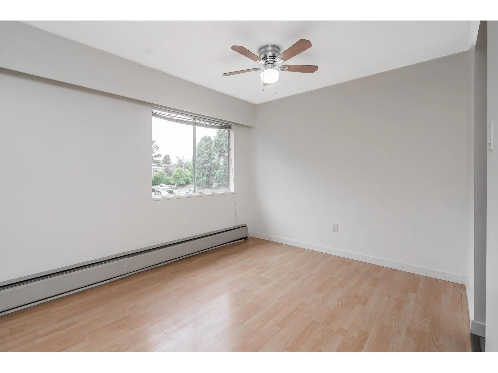 392C 8635 120 STREET