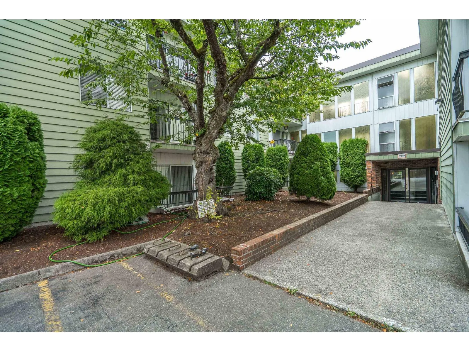 392C 8635 120 STREET