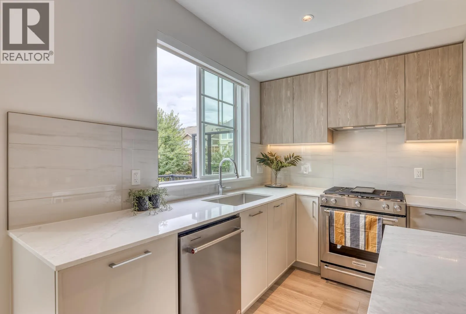 104 3421 QUEENSTON AVENUE