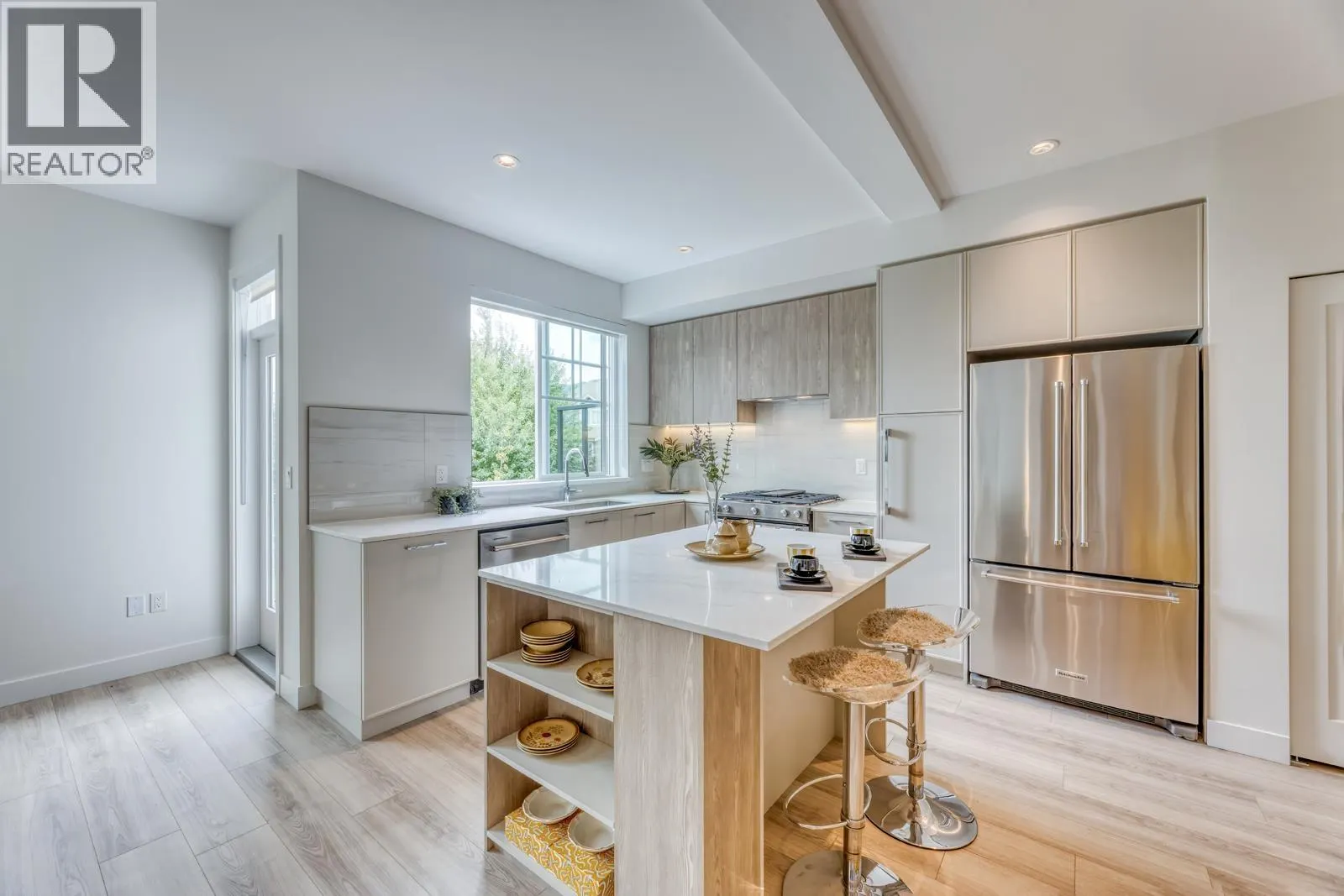 104 3421 QUEENSTON AVENUE