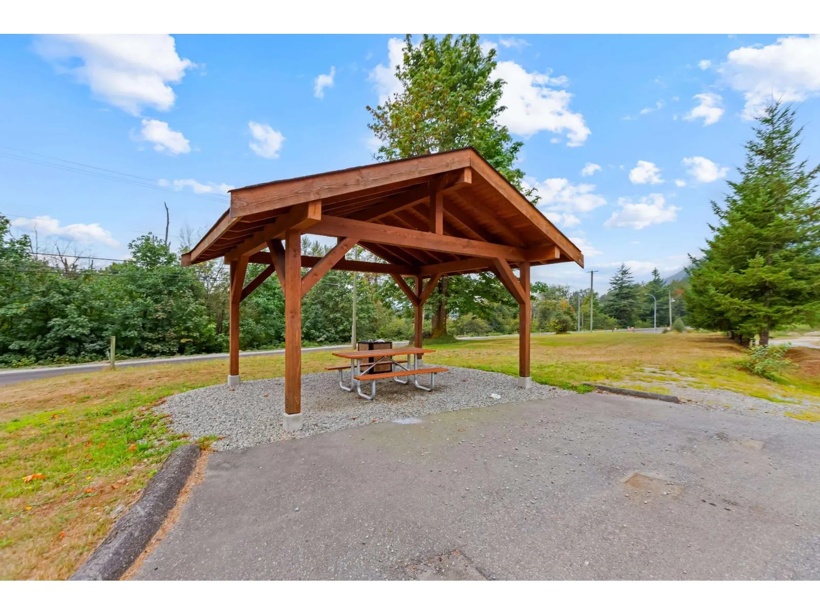 111 43201 LOUGHEED HIGHWAY