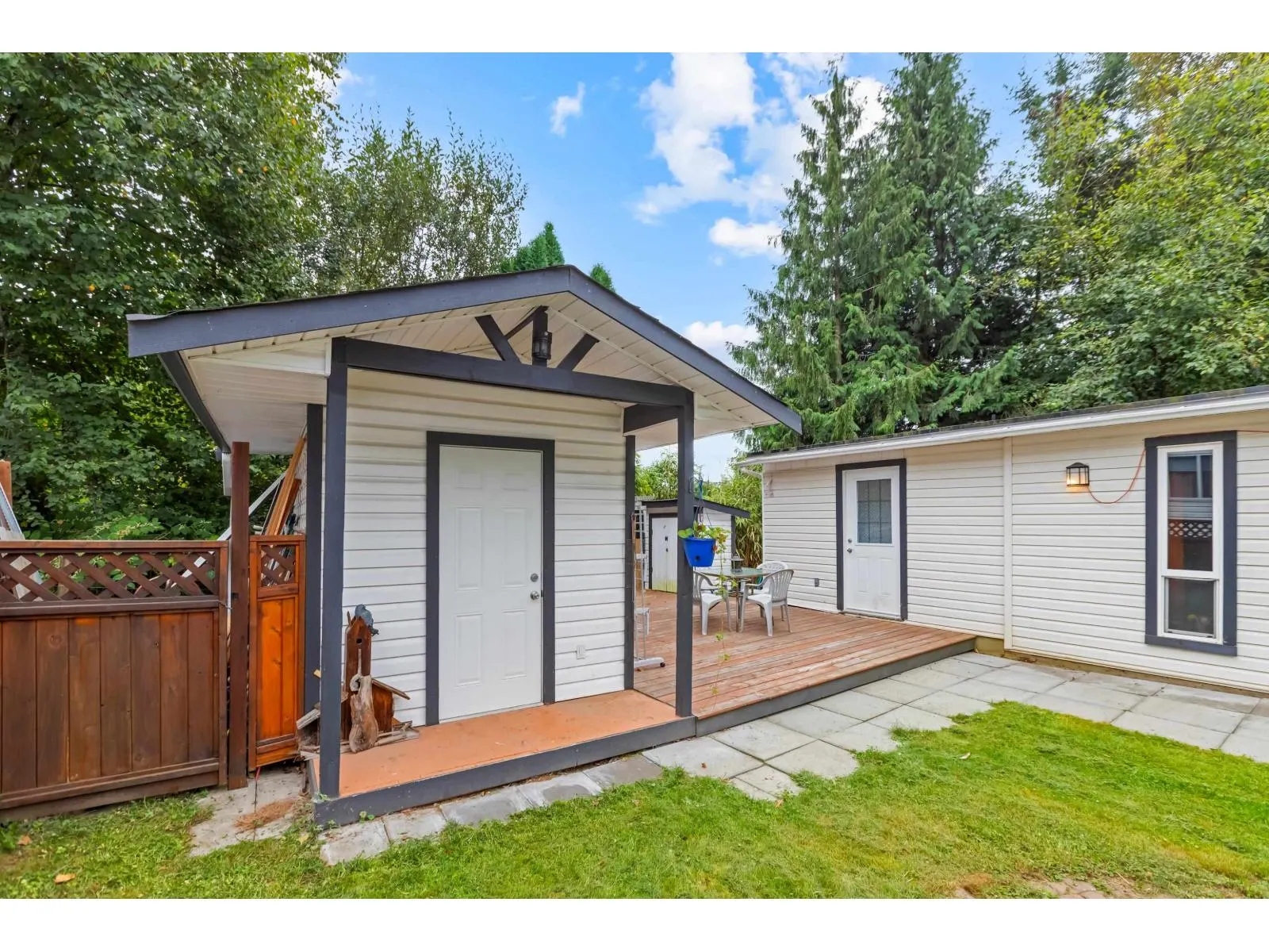 111 43201 LOUGHEED HIGHWAY