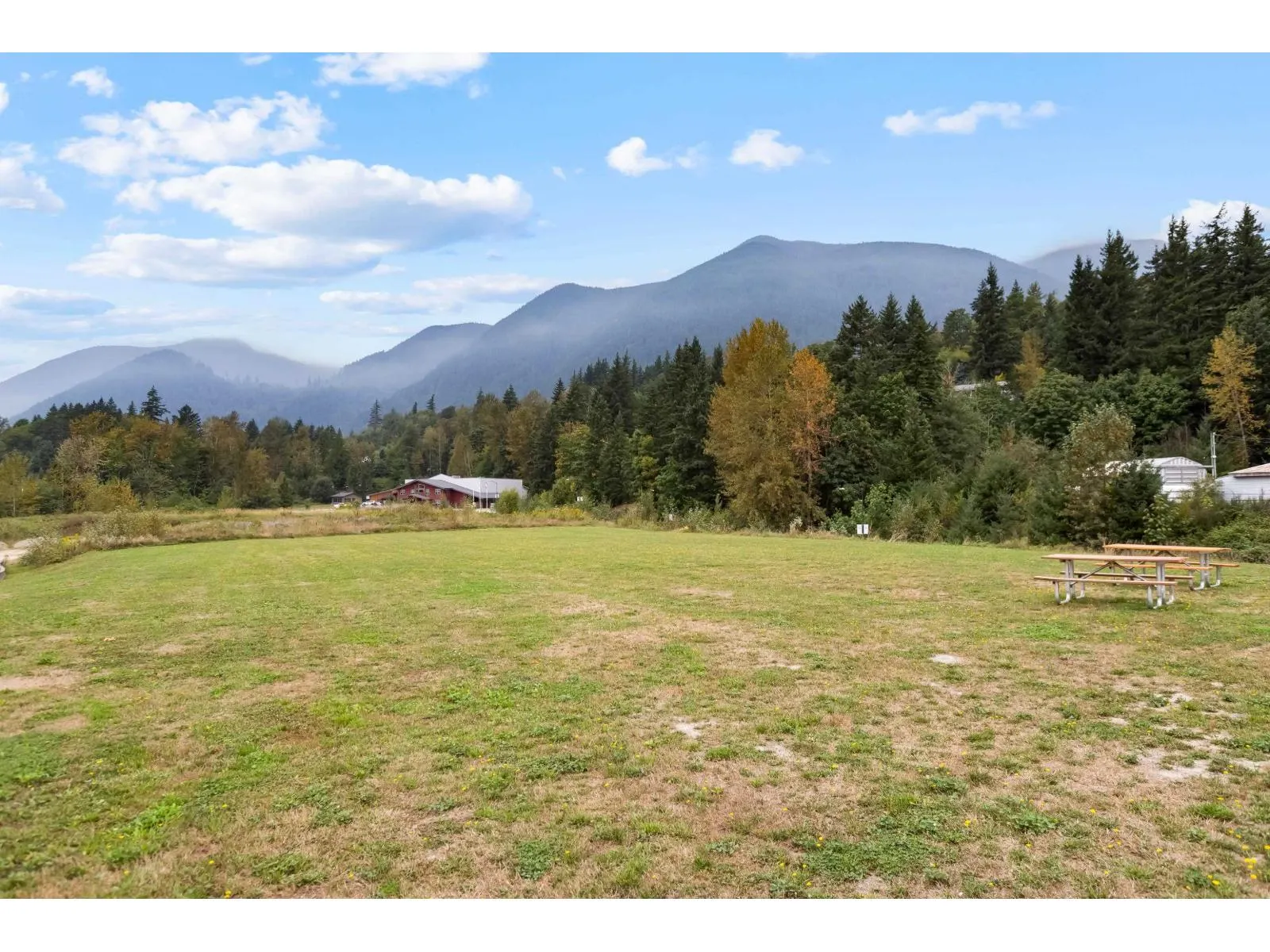 111 43201 LOUGHEED HIGHWAY