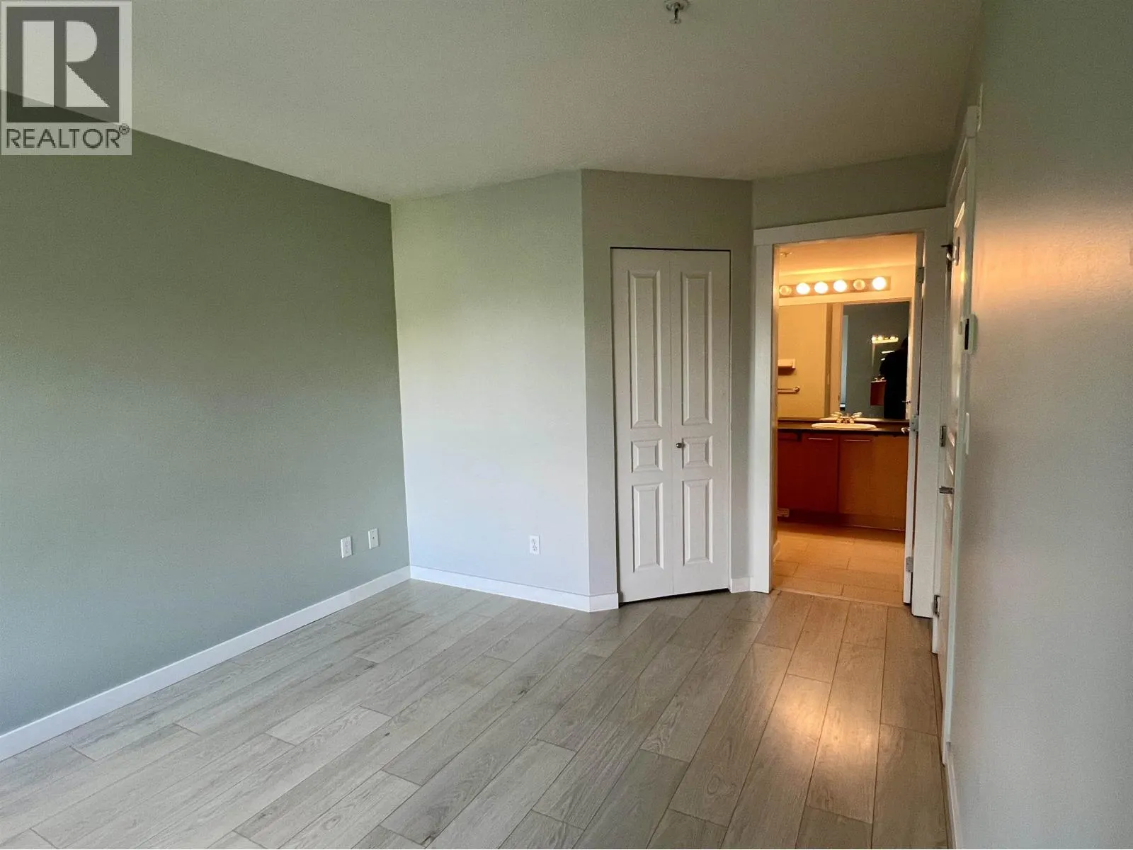 311 9329 UNIVERSITY CRESCENT
