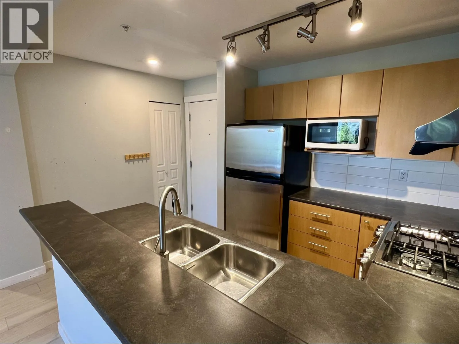 311 9329 UNIVERSITY CRESCENT