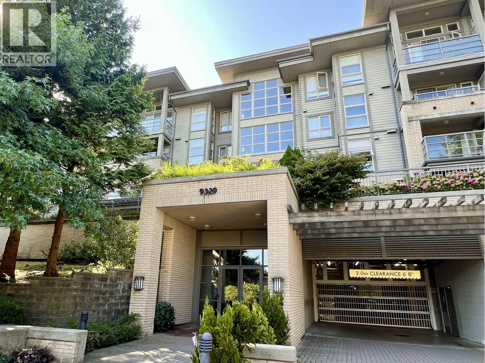 311 9329 UNIVERSITY CRESCENT