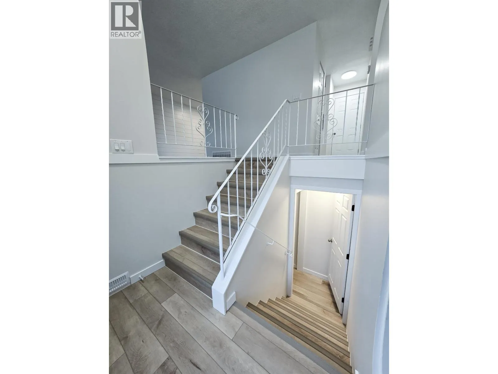 2501 WESTWOOD DRIVE