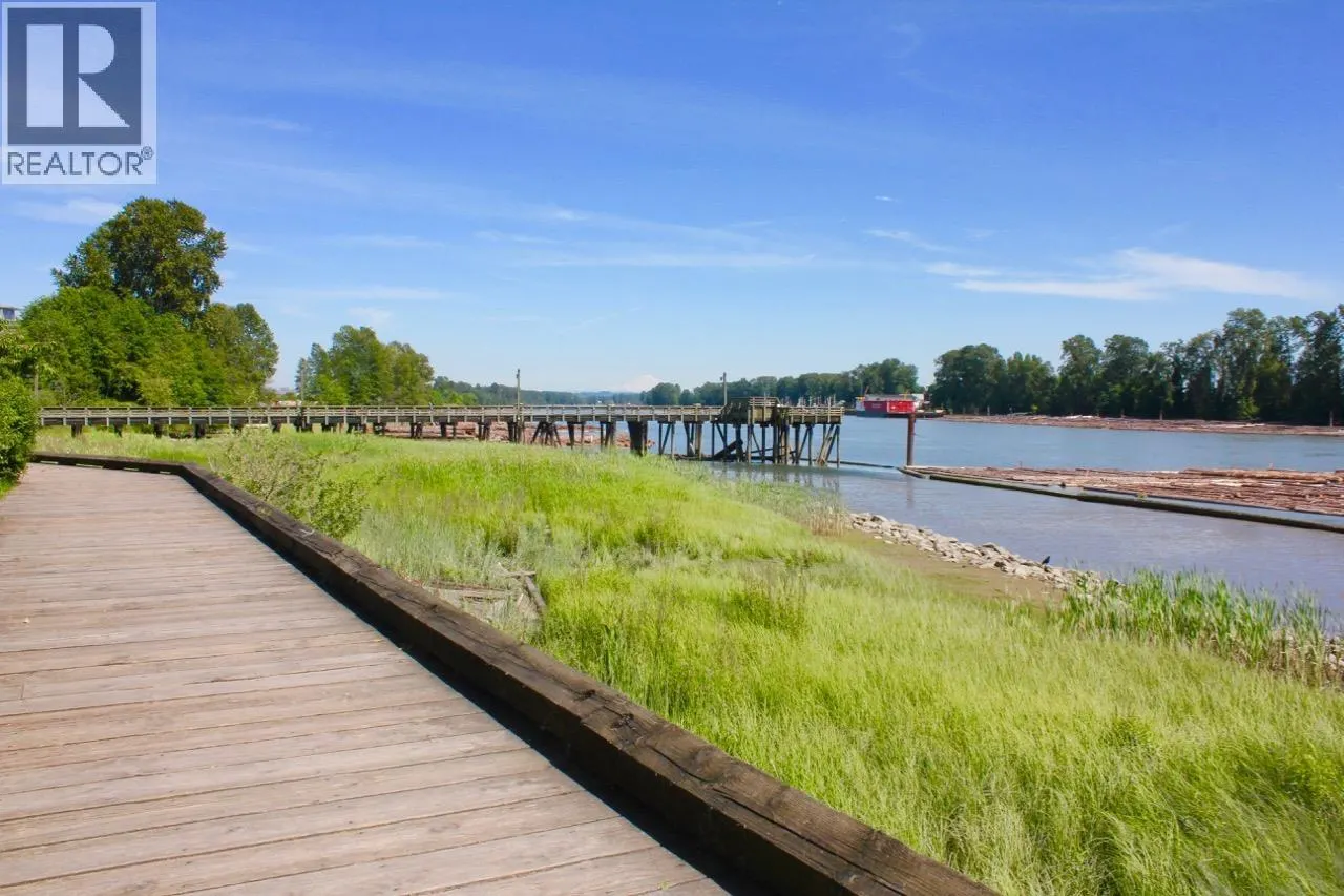 206 2733 CHANDLERY PLACE