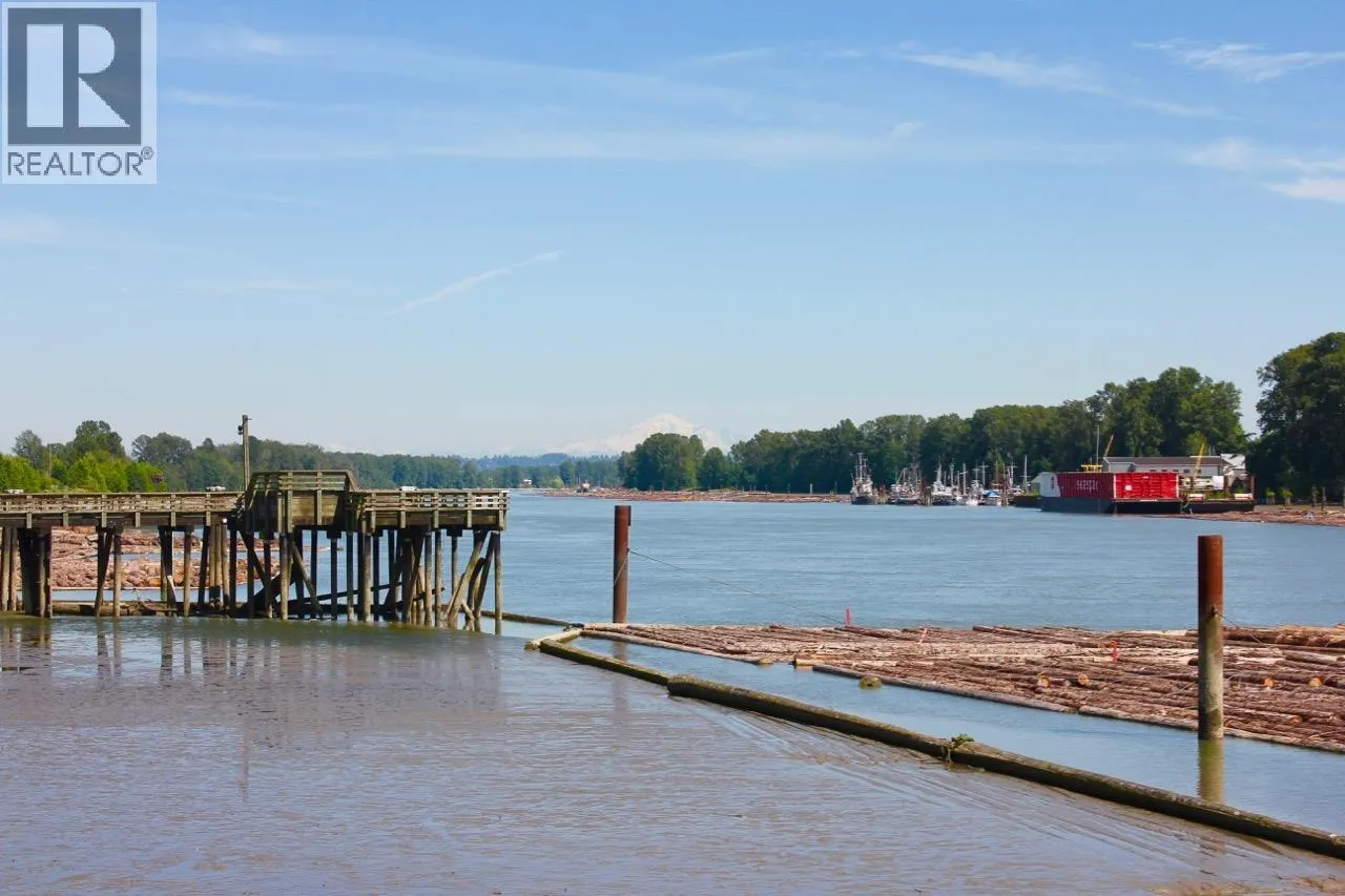 206 2733 CHANDLERY PLACE