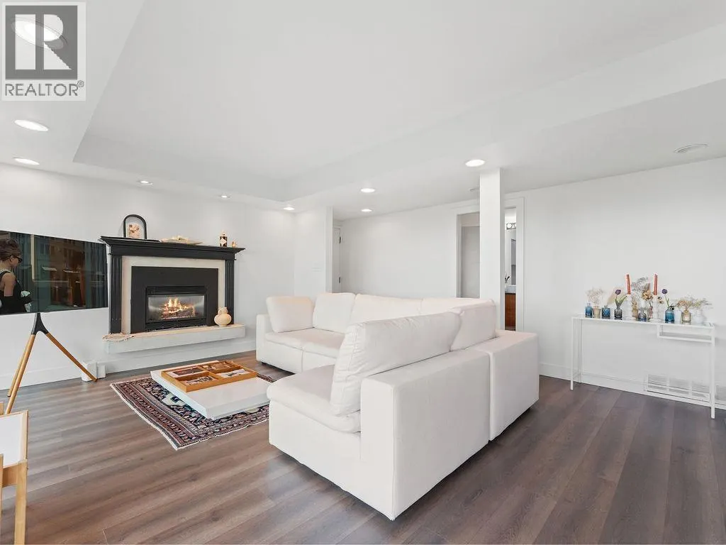 1040 CRESTLINE ROAD