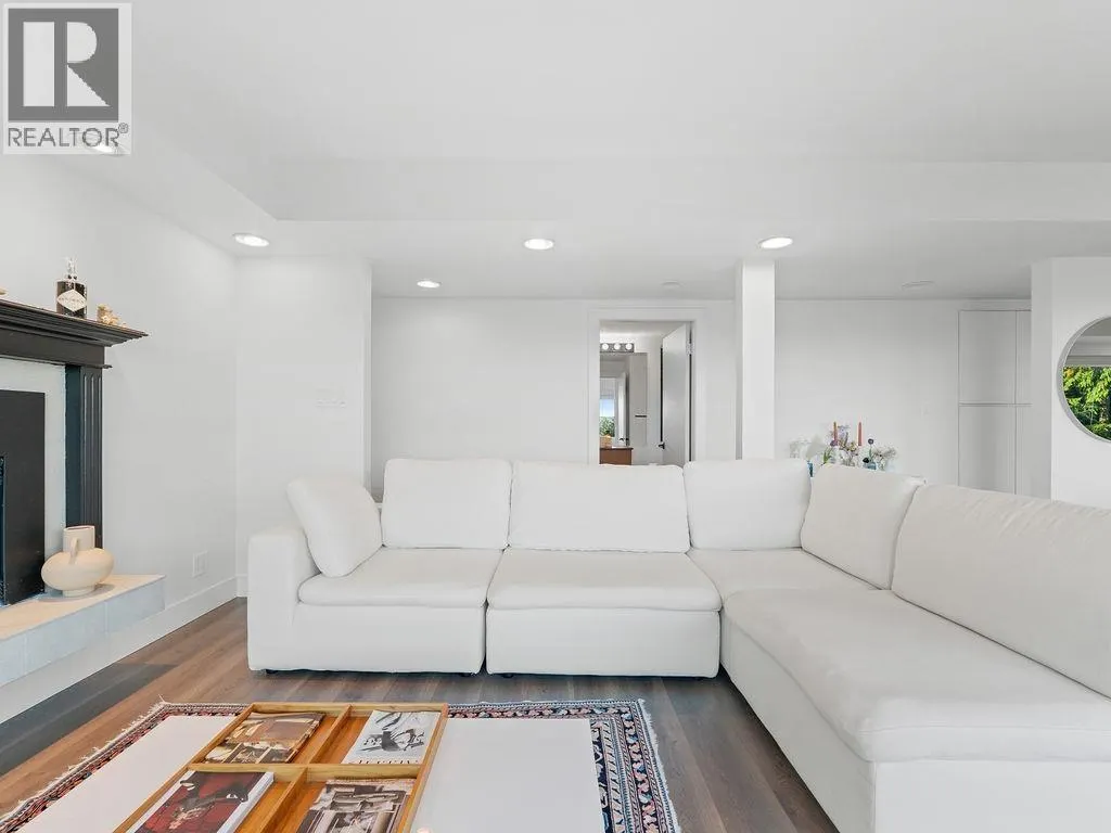 1040 CRESTLINE ROAD