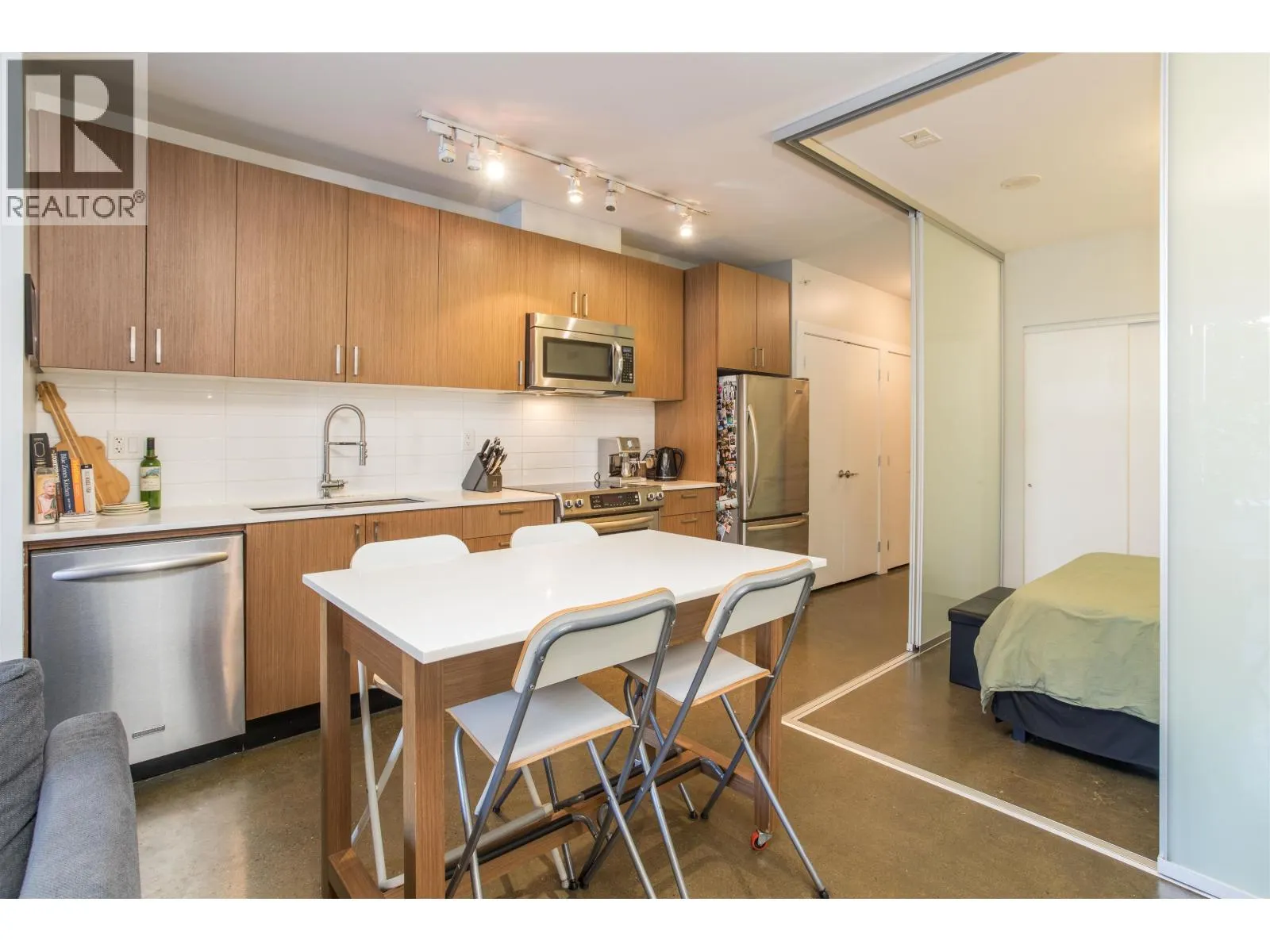 310 221 UNION STREET