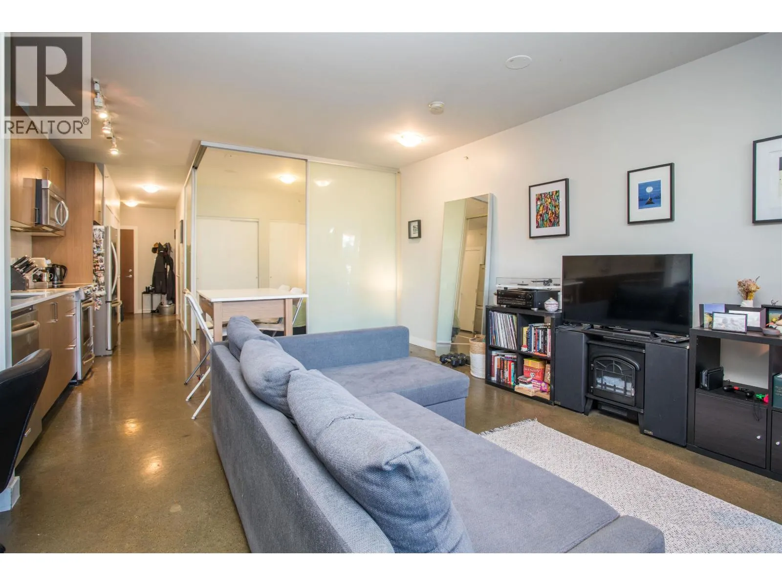 310 221 UNION STREET