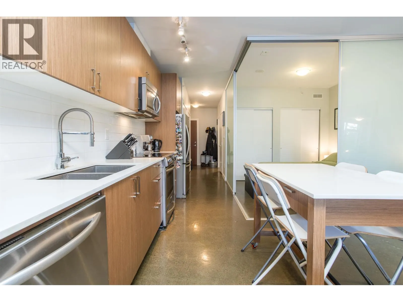 310 221 UNION STREET