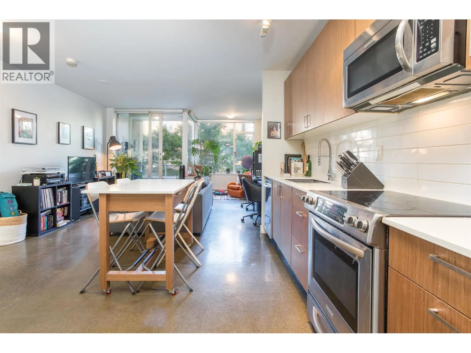 310 221 UNION STREET