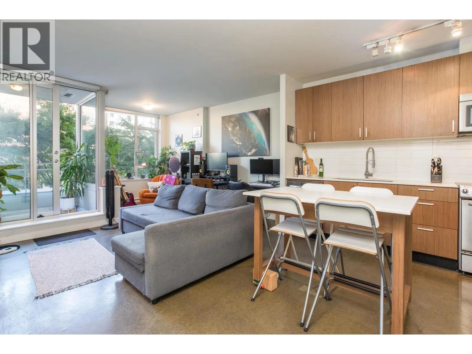 310 221 UNION STREET
