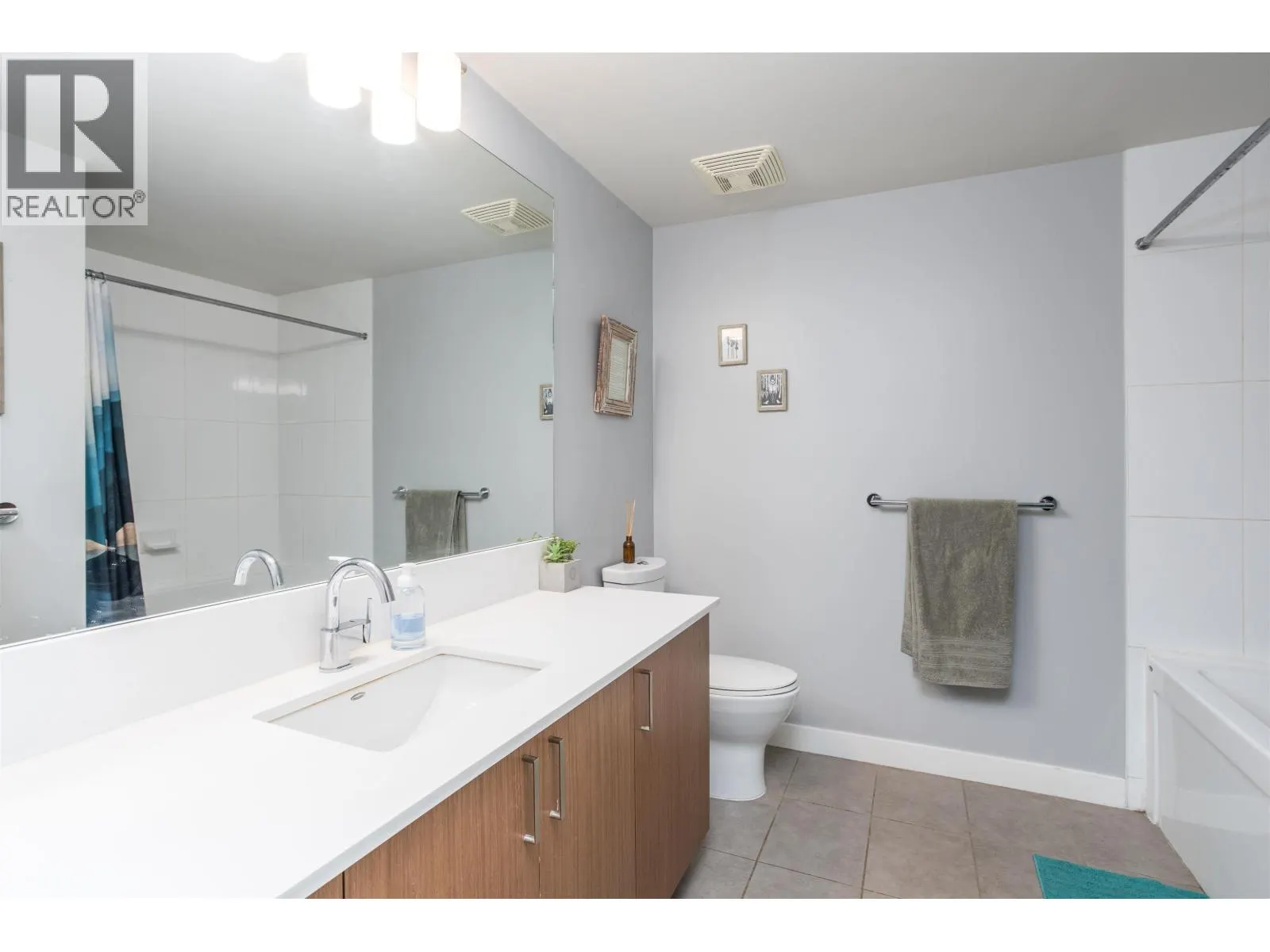 310 221 UNION STREET